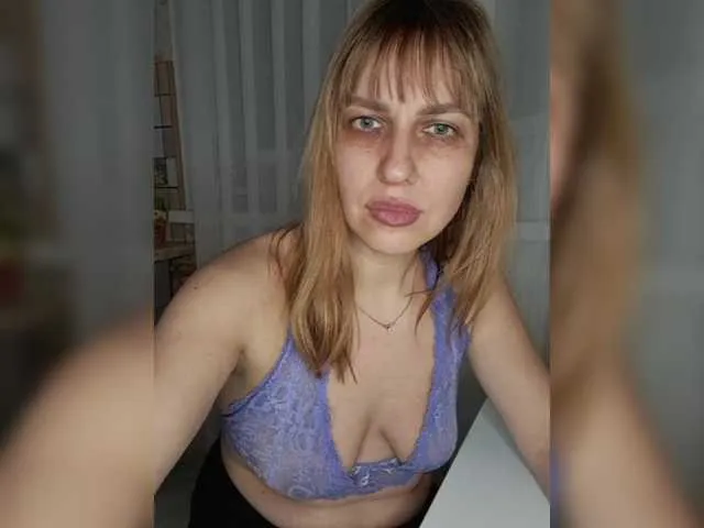 Karmella – webcam model profile photo