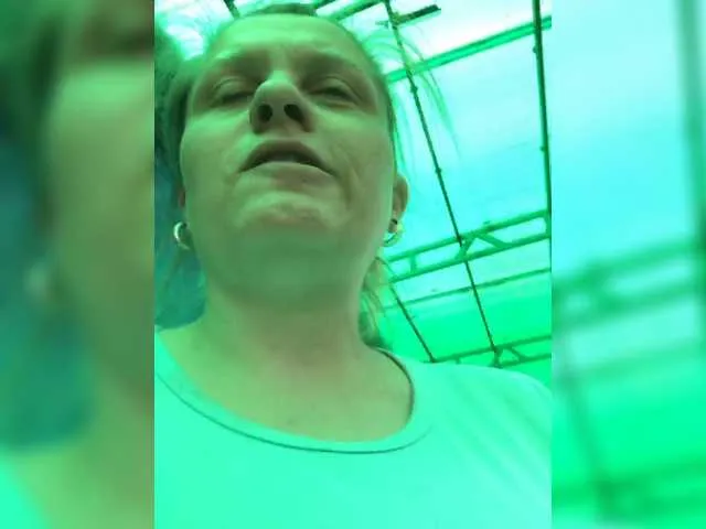 karolina1908 – webcam model profile photo