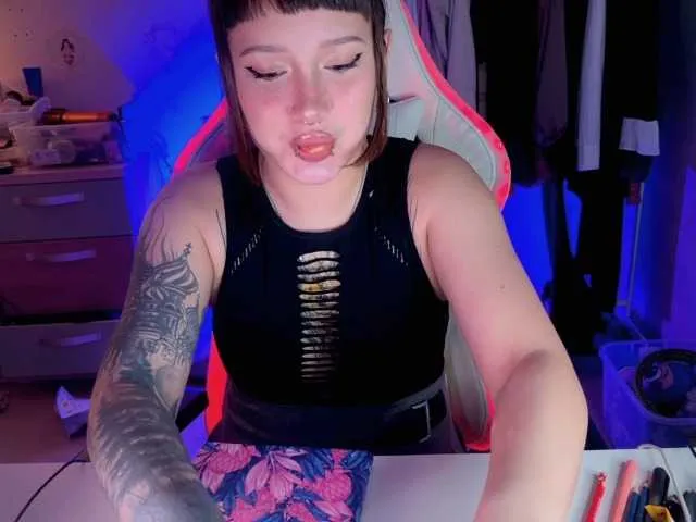 littlewetgirl – webcam model profile photo