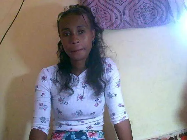 Reine2delice – webcam model profile photo