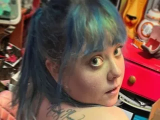 SleazeLouize – webcam model profile photo